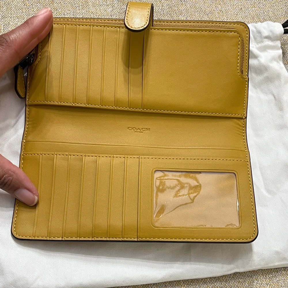 ❤️ Coach Mustard Yellow Leather Wallet